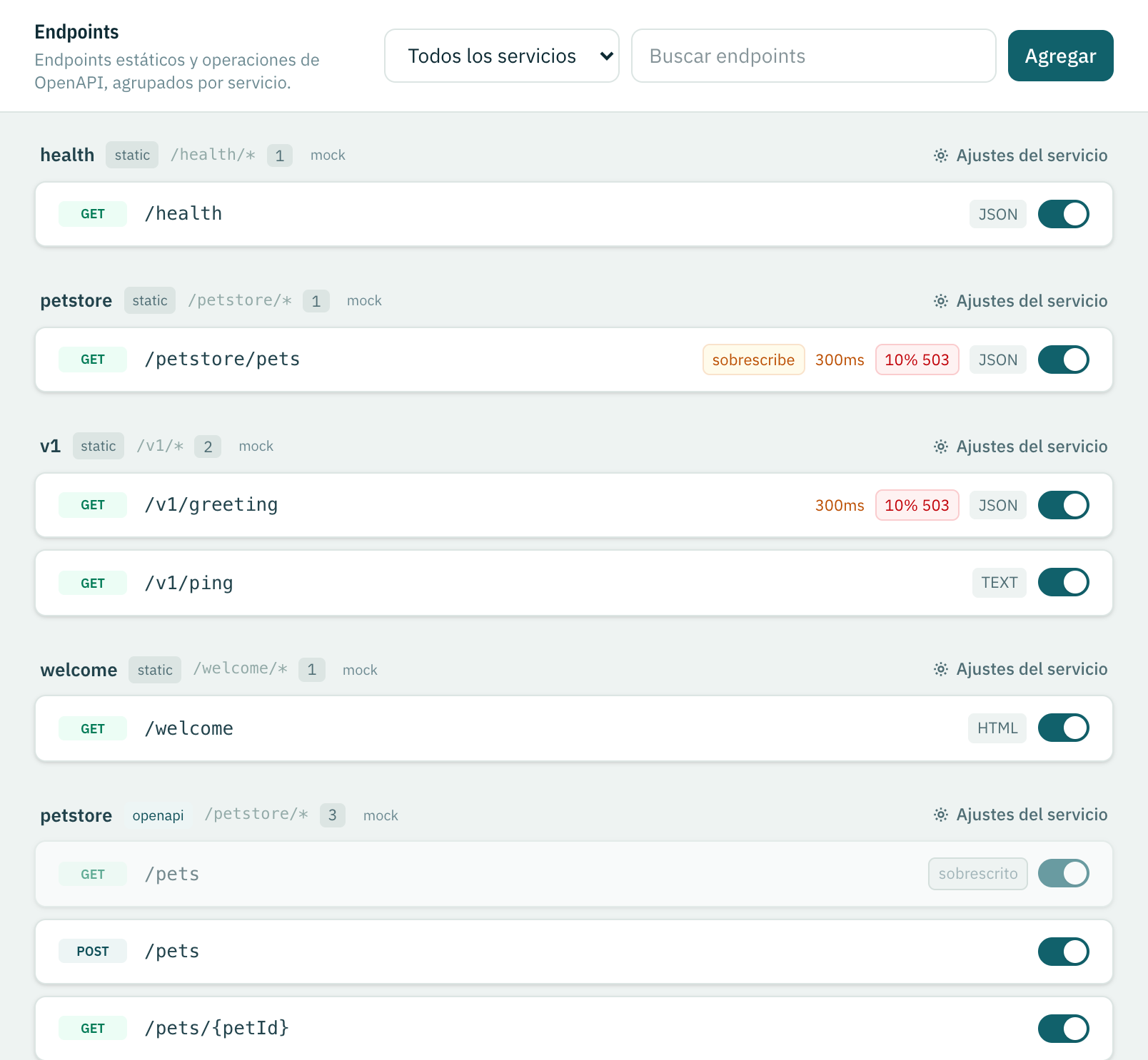 La vista Endpoints con servicios estáticos y un servicio de OpenAPI, agrupados con interruptores y chips