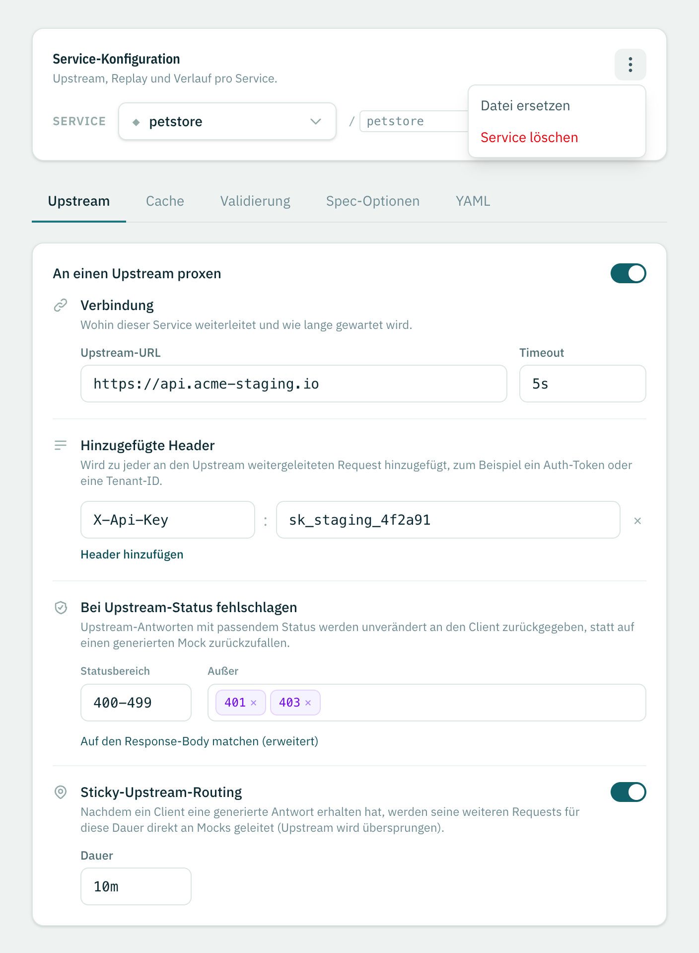 Die Seite Service-Konfiguration mit geöffnetem Service-Dropdown: drei statische Services und der Petstore-OpenAPI-Service