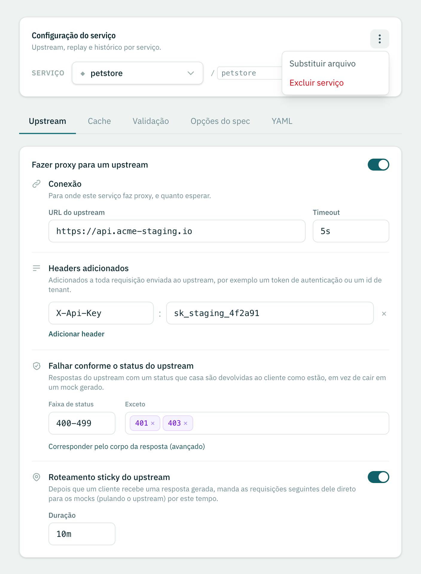 A página Configuração do serviço com o seletor aberto, listando três serviços estáticos e o serviço de OpenAPI petstore