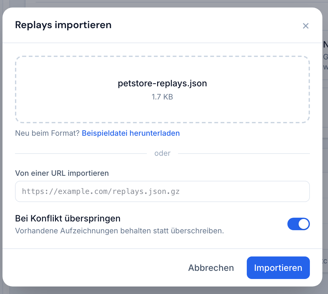 Der Dialog Replays importieren mit gewählter Datei, dem Link zur Beispieldatei, einem URL-Feld und dem Schalter Bei Konflikt überspringen