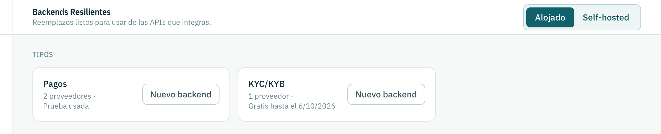 La Tienda de backends en Alojado, con el selector para Self-hosted y una tarjeta por tipo.
