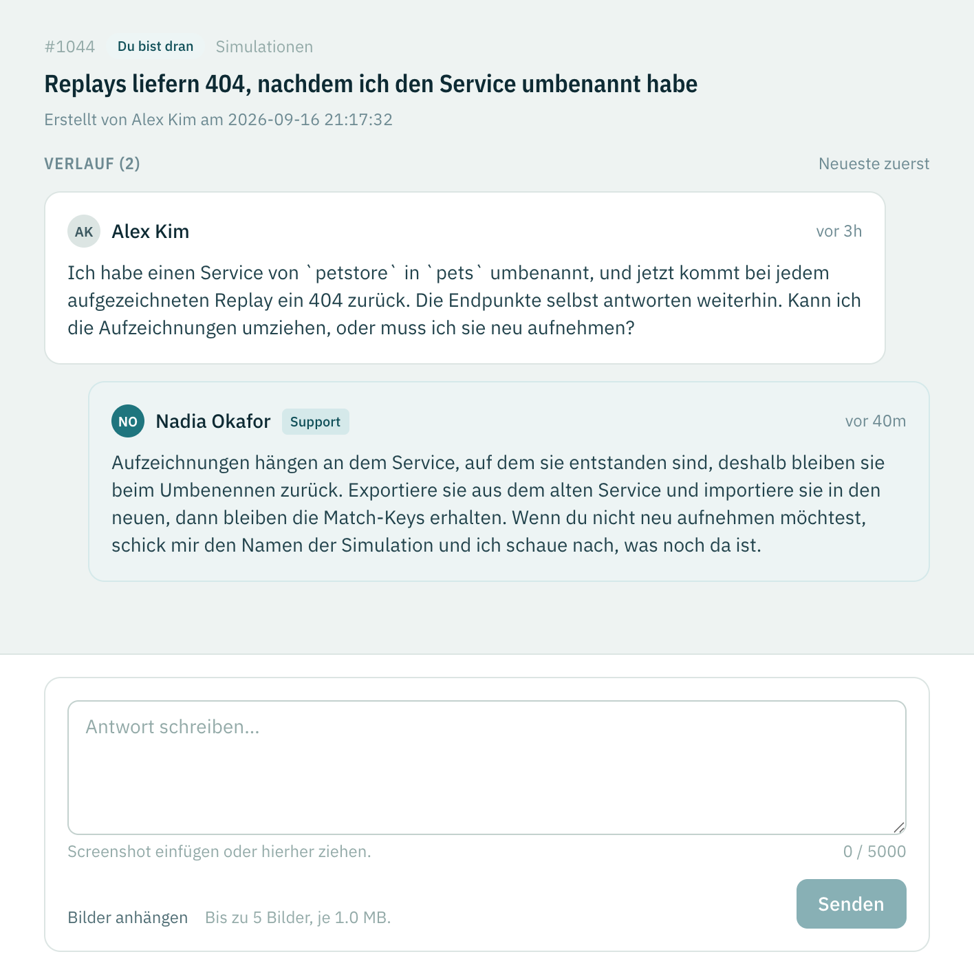 Eine geöffnete Anfrage: Nummer, Status und Betreff oben, darunter die Meldung des Kunden und die Antwort vom Support, unten das Antwortfeld
