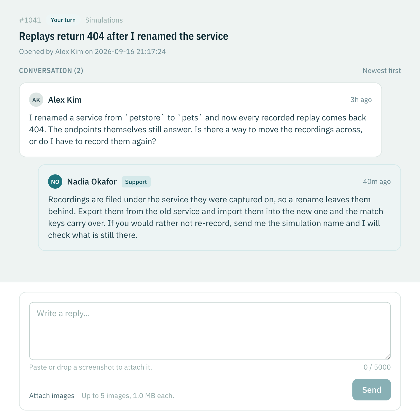 One issue open: its number, status and subject at the top, the customer's report and the reply from support below it, and the reply box at the bottom